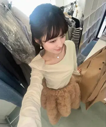 완판템 Bibiy FITTED TEE 미사용 새상품 베이지 티셔츠