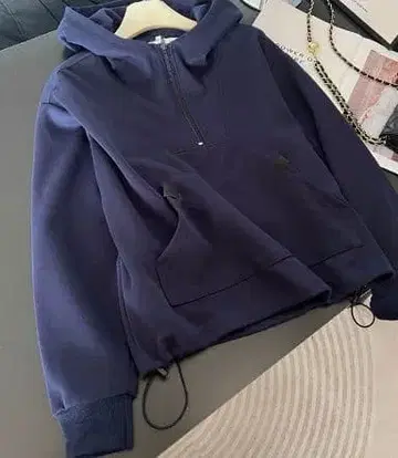 네이비 후드 부착 맨투맨