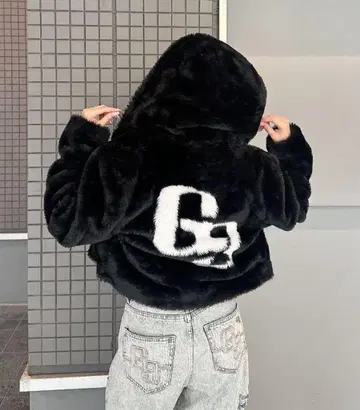 GYDA 블랙 퍼 후드 부착 자켓