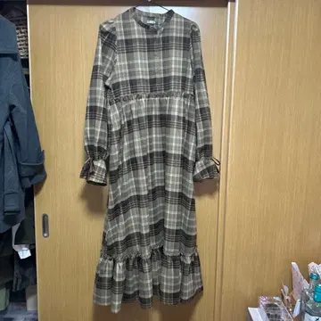 체크 무늬 프릴 원피스 (틸과 레트로)