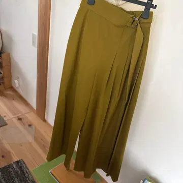 새상품급 UNITED TOKYO 와이드 팬츠 올리브 그린