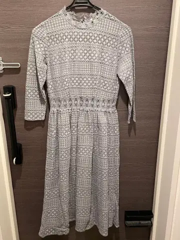 그레이 레이스 무늬 7부 소매 원피스