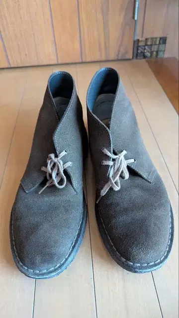 Clarks 처카 부츠 브라운