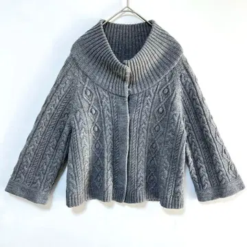 에마큐레이트 숏 기장 가디건 케이블 짜임 두꺼운 원단 니트 울 100%