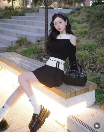 Darich 다리치 숄더 오픈 니트 셋업 FL 로고 DD