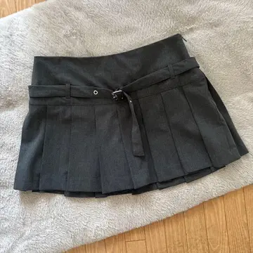 다크 그레이 플리츠 미니 스커트 벨트 포함
