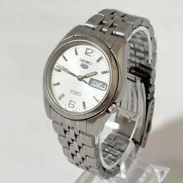 새상품급 작동 SEIKO 5 자동 태엽 뒷면 투명 3침 요일 날짜 실버