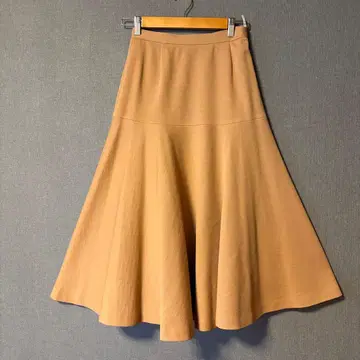 유키코 하나이 베이지 플레어 롱 스커트