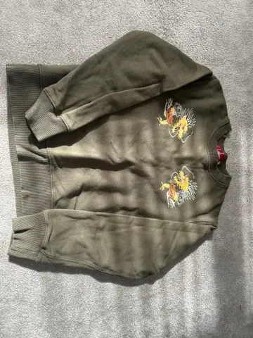 Avirex 올리브 그린 맨투맨 자수 L