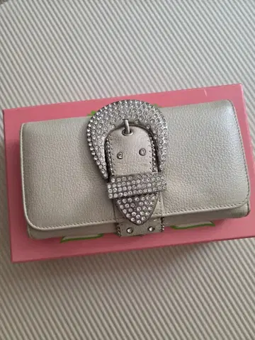 charm and luck 장지갑