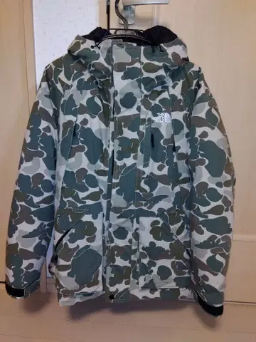 THE NORTH FACE 카모 패턴 다운 자켓 S 사이즈