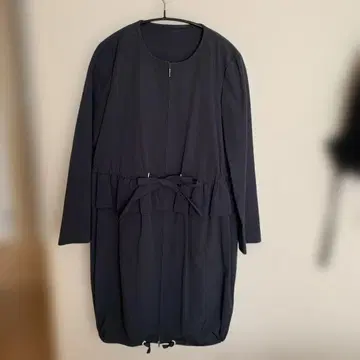 Rene 네이비 프릴 디자인 레인코트