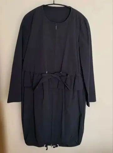 Rene 네이비 프릴 디자인 레인코트