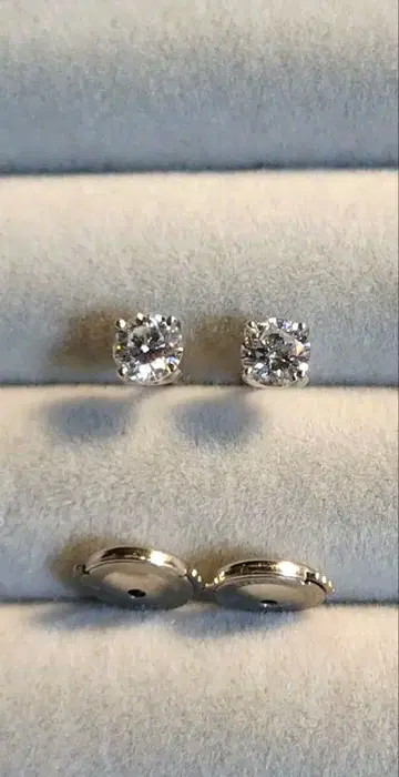 반돔 아오야마 플라티나 캐틀 귀걸이 0.48캐럿 (0.24 2)