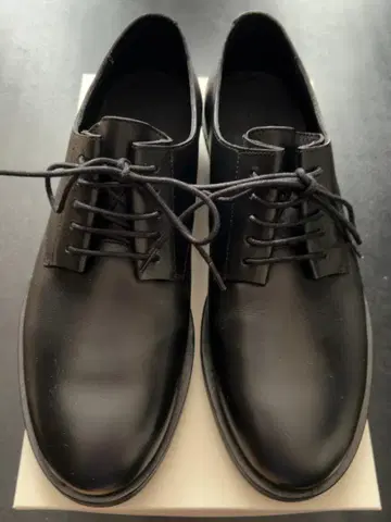 새상품 COS 블랙 가죽 신발 / 정가 22500엔 사이즈 42