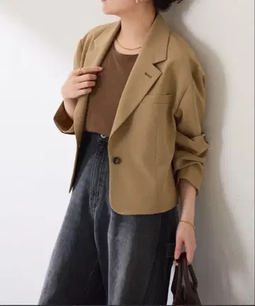 콜라주 개럴개런트 숏 기장 테일러드 자켓