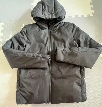 후드 부착 블랙 다운 자켓