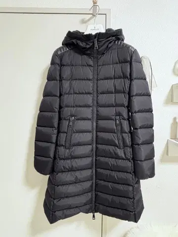 MONCLER 블랙 다운 자켓 후드 부착