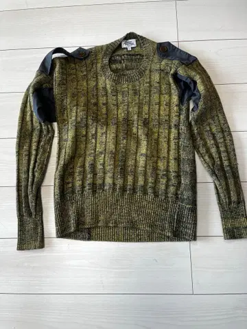 올리브 그린 리브 니트 스웨터