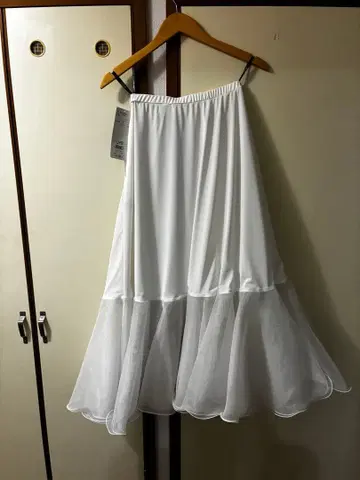 화이트 플레어 스커트 M 사이즈