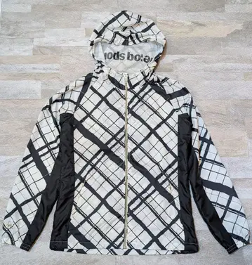 초주말 세일 le coq sportif 체크 무늬 나일론 자켓 M