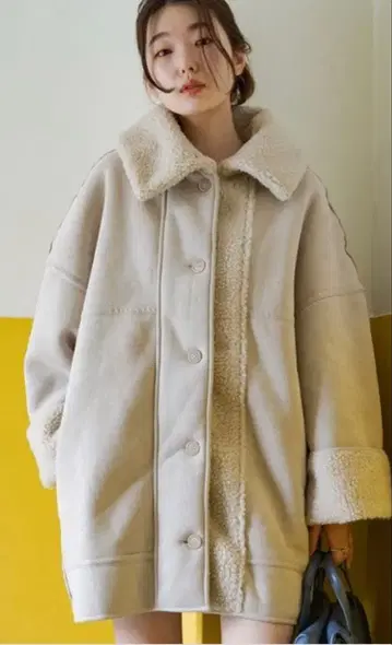 하이넥 리버서블 보아 무스탕 자켓 / Kastane