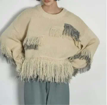 THE YOn/프린지 디자인의 아이보리 오버 사이즈 니트