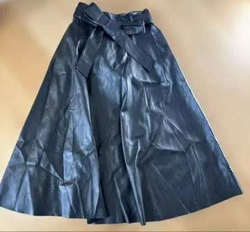 MARGAUX 가죽 느낌 블랙 롱 스커트