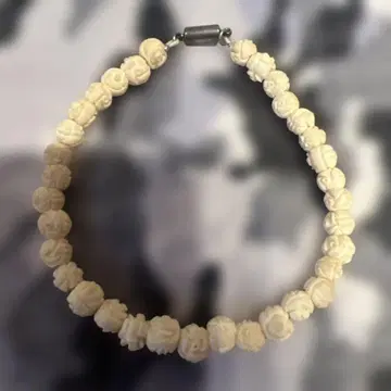 아이보리 꽃 모양 비즈 팔찌