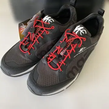 새상품 mazume 스니커즈 블랙/빨간색 낚시