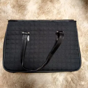 블랙 퀼팅 핸드백