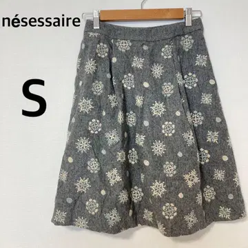 네세세아 무릎 기장 플레어 스커트 [ S ] 눈꽃 울 블렌드 뒷밴딩