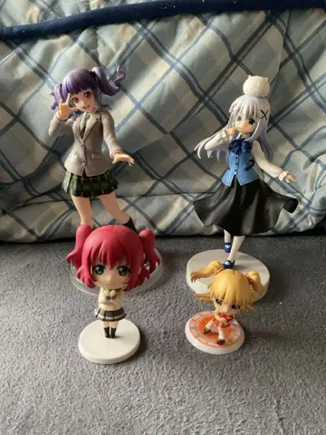 피규어 4개 세트