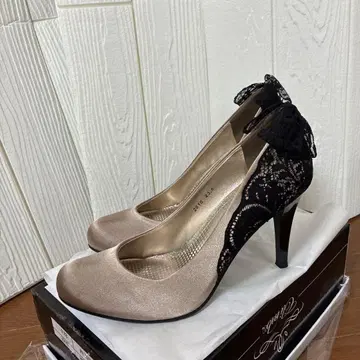 약 8cm 하이힐 블랙 레이스 베이지