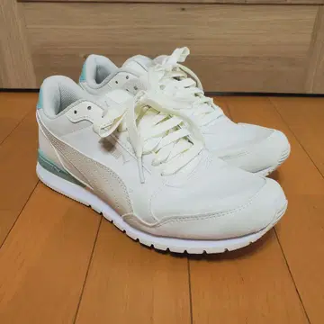 새상품급! 푸마 여성용 스니커즈 24cm 385510