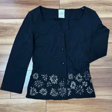 시빌라 자수 장식 블랙 가디건