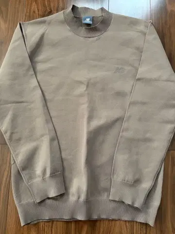 뉴발란스 the city 스웨터