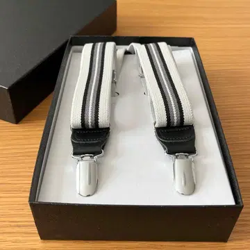 서스펜더 박스 포함 결혼식 신랑