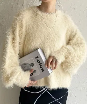 볼륨 슬리브 샤기 니트