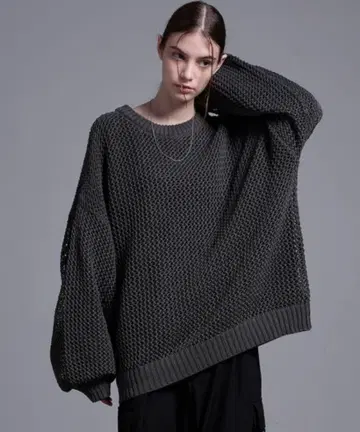 볼륨 슬리브 시어 메쉬 오버 니트 차콜 그레이