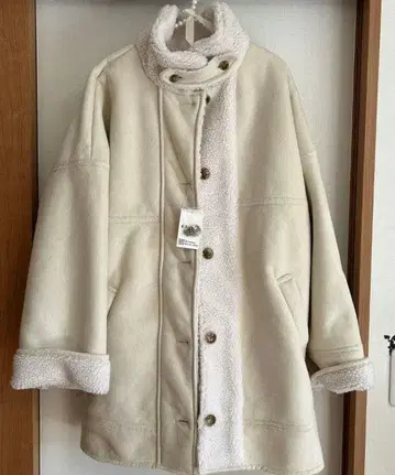 페이크 무스탕 코트