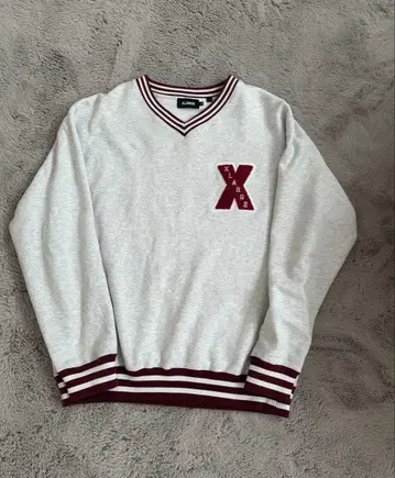 XLARGE 그레이 V넥 트레이닝복