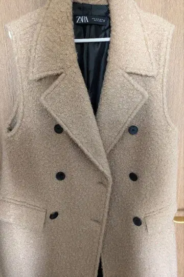 ZARA 베이지 더블 브레스트 보아 베스트