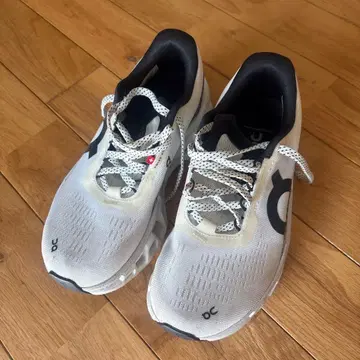 ON 러닝화 화이트/블랙 23cm