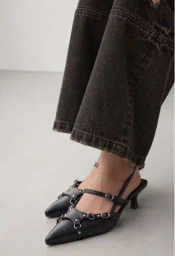 [ AZUL by moussy ] 포인트 벨트 디자인 펌프스 M