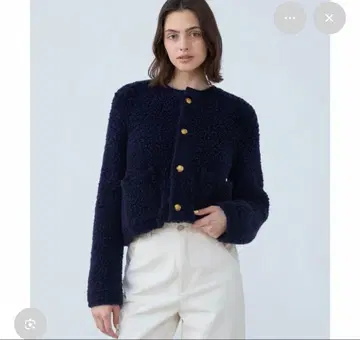 새상품급 23AW 맥피 무스탕 크루넥 가디건 화이트