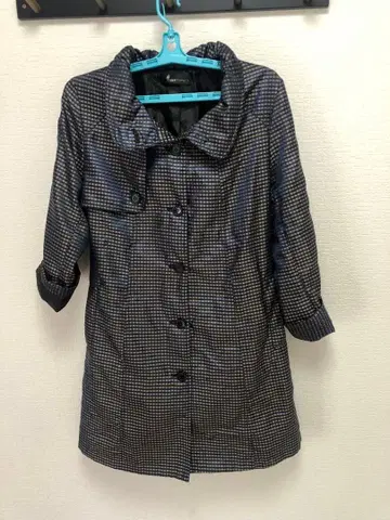 EFAN 후드 부착 블랙 체크 트렌치코트