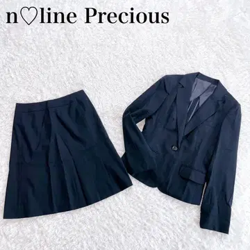 새상품급 N라인 프레셔스 스커트 수트 셋업 최근 모델