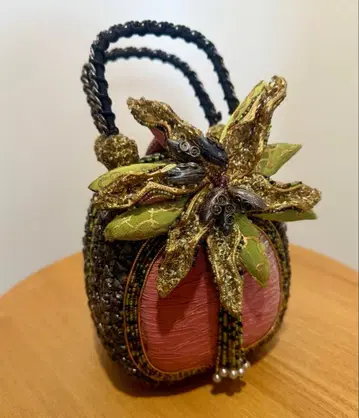 미사용 새상품 MARY FRANCES 메리 프랜시스 파티 백