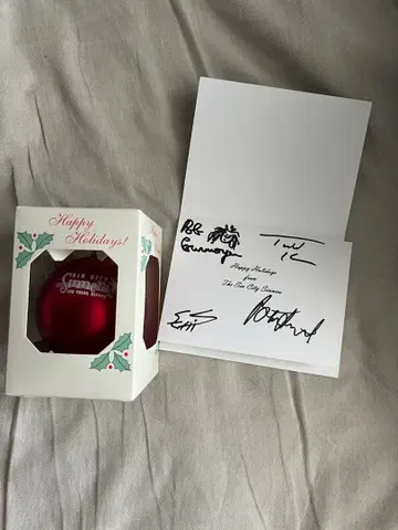 Sin City Sinners 오너먼트와 친필 사인 크리스마스 카드